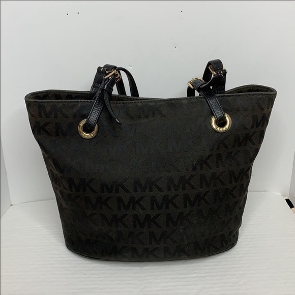 Michael Kors Signature Jet Set Tote Color: Black - Picture 3 of 9